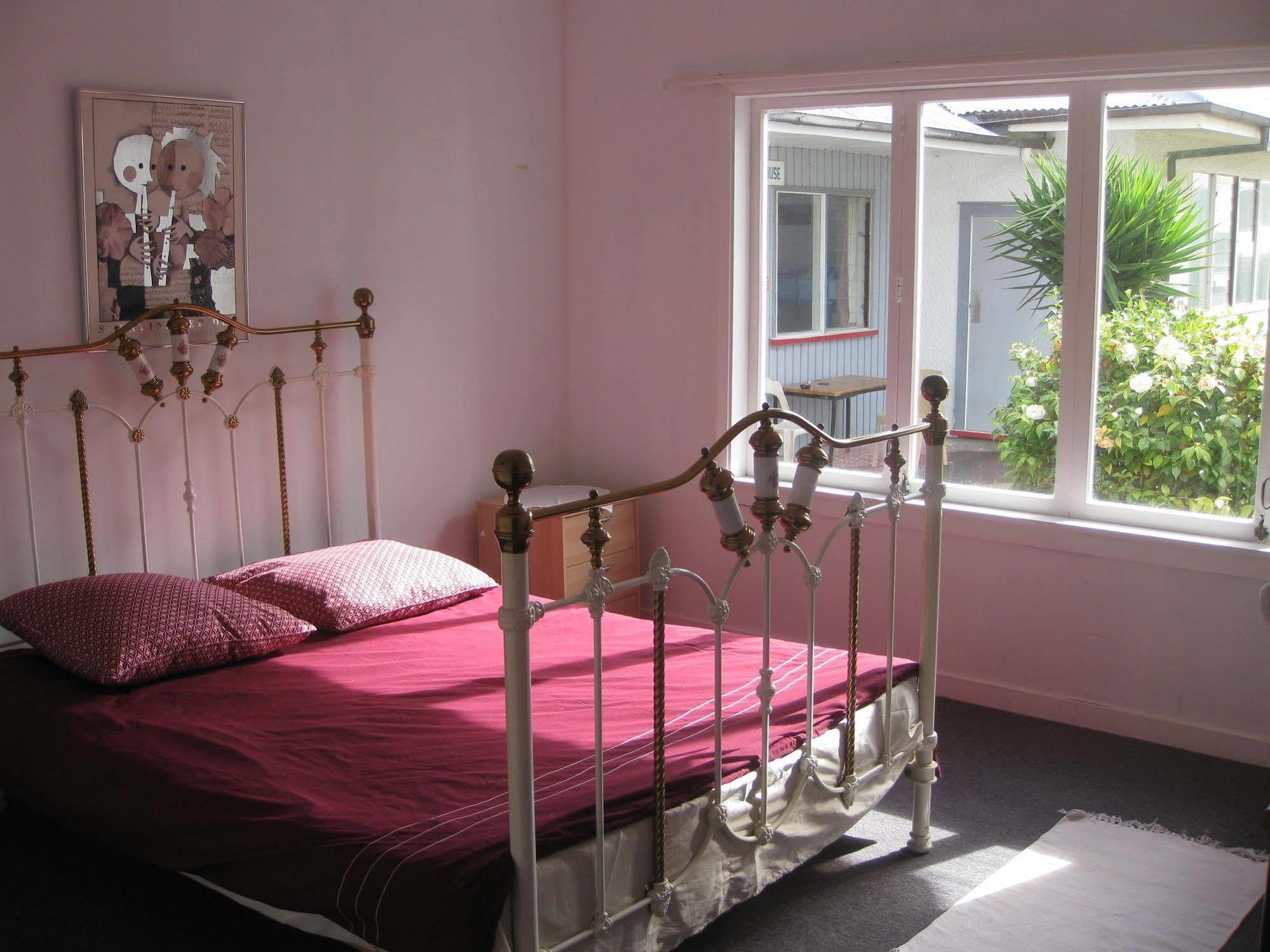 Хостел 42B College House Уонгануи Экстерьер фото